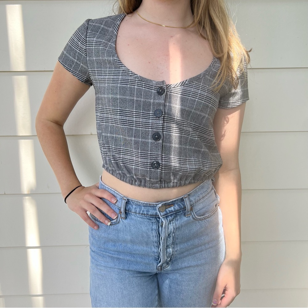 Cropped gingham scoop neck button top